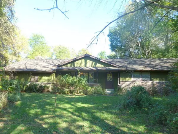 N43W27909 Ishwane COURT, Pewaukee, WI 53072