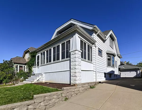 Wauwatosa, WI 53213,2142 N 61st STREET