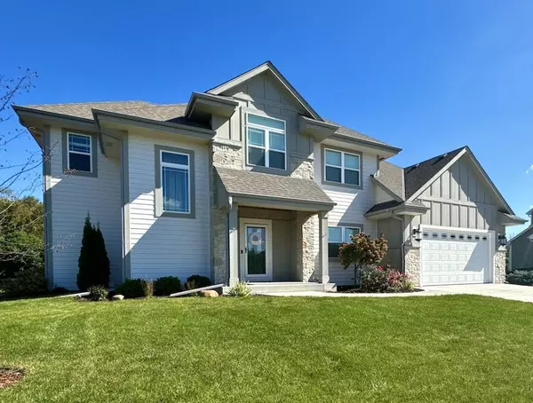 W136N6270 Hummingbird WAY, Menomonee Falls, WI 53051