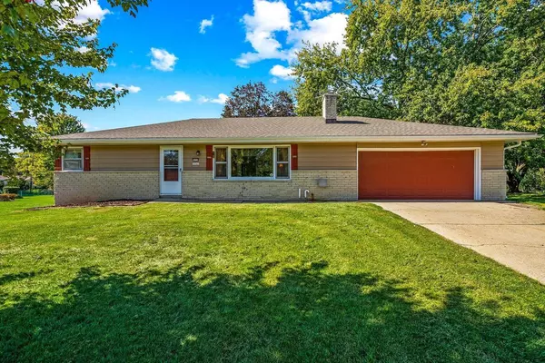 W250S3341 Center ROAD, Waukesha, WI 53189