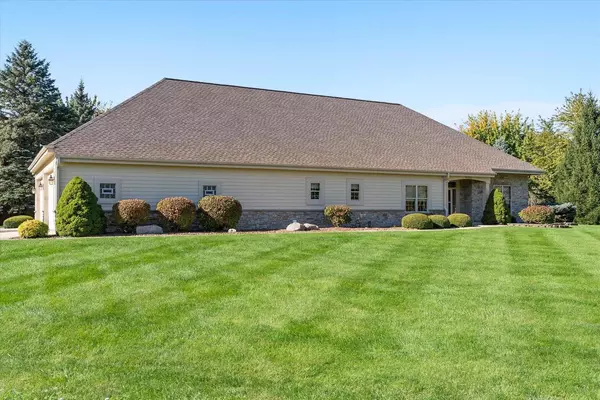 10301 S Nicholson ROAD, Oak Creek, WI 53154