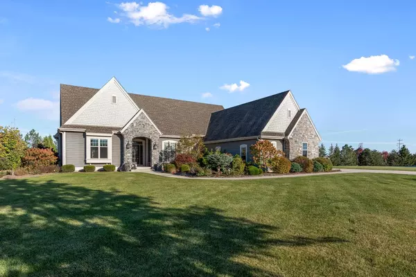 Mequon, WI 53092,1338 W Hidden River CIRCLE