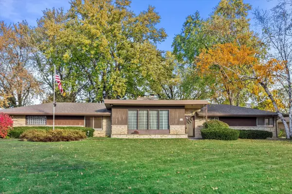 W149N7914 Menomonee Manor DRIVE, Menomonee Falls, WI 53051