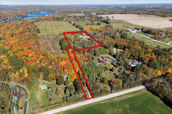 West Bend, WI 53095,3826 Pleasant Valley ROAD