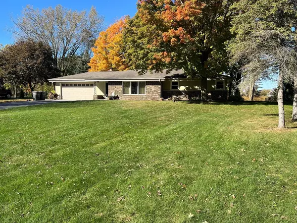 8702 Hart DRIVE, Waterford, WI 53185