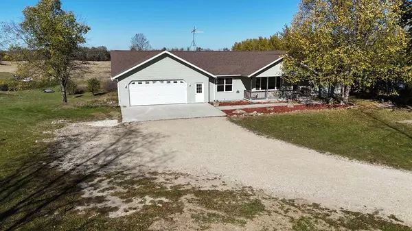 W1945 Woodland DRIVE, Campbellsport, WI 53010