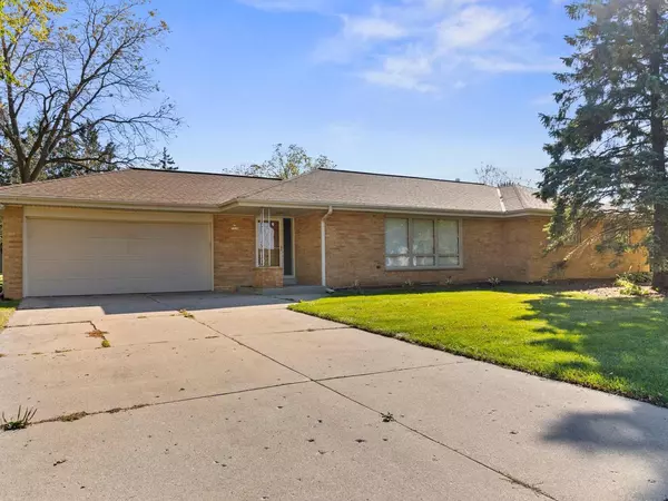 7710 N Chadwick ROAD, Glendale, WI 53217