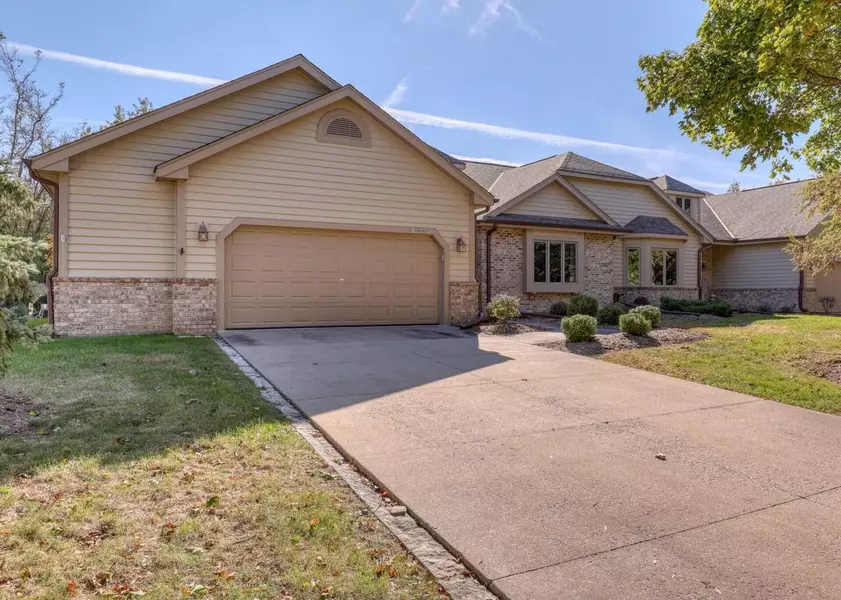 N18W28971 Golf Ridge S, Pewaukee, WI 53072