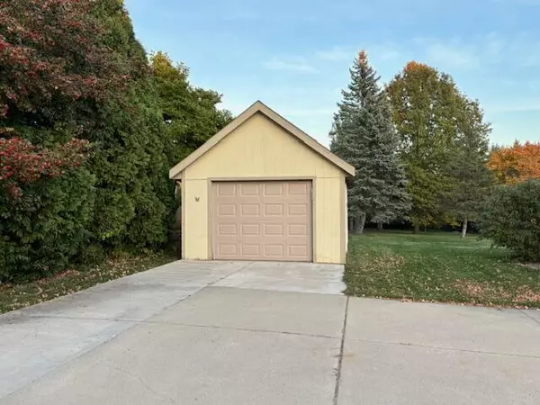 Racine, WI 53402,6911 Beechnut DRIVE