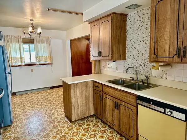 Saint Francis, WI 53235,1724 E Eden PLACE