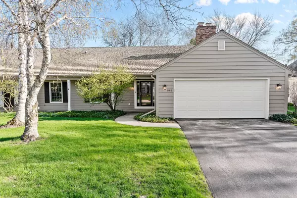 Mequon, WI 53092,949 W Shaker CIRCLE