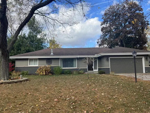 2300 W Apple Tree ROAD, Glendale, WI 53209