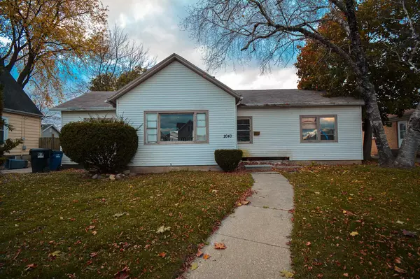 2040 Jay Eye See AVENUE, Racine, WI 53403