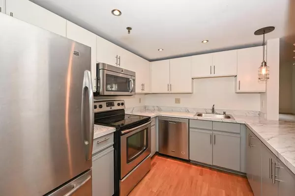 Milwaukee, WI 53202,270 E Highland AVENUE #823