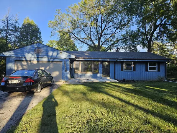 830 S Bobolink DRIVE, Brookfield, WI 53005