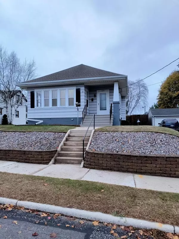 1022 Manila STREET, Manitowoc, WI 54220