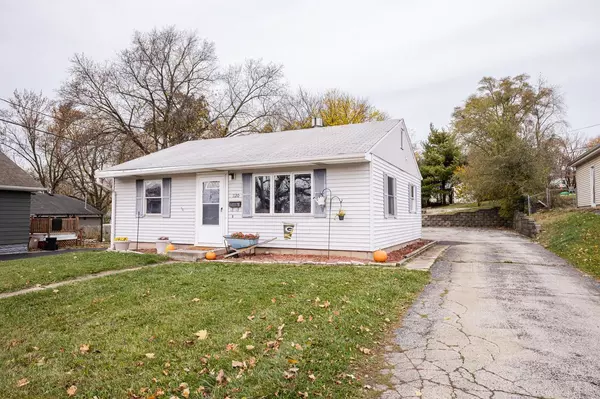 1120 E Moreland BOULEVARD, Waukesha, WI 53186