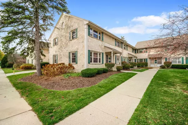 4901 N Santa Monica BOULEVARD, Whitefish Bay, WI 53217