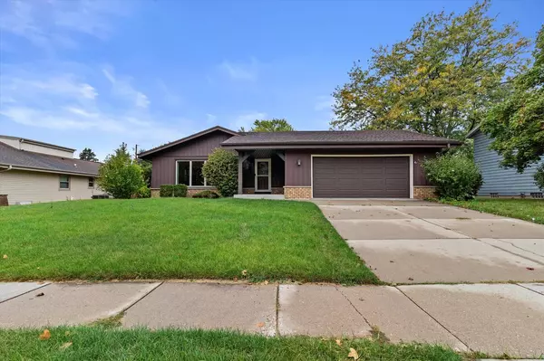 9775 S Shepard Hills DRIVE, Oak Creek, WI 53154