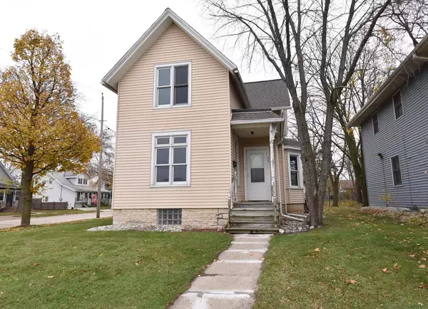 421 N Greenfield AVENUE, Waukesha, WI 53186