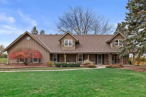 5775 S Oxford DRIVE, New Berlin, WI 53146