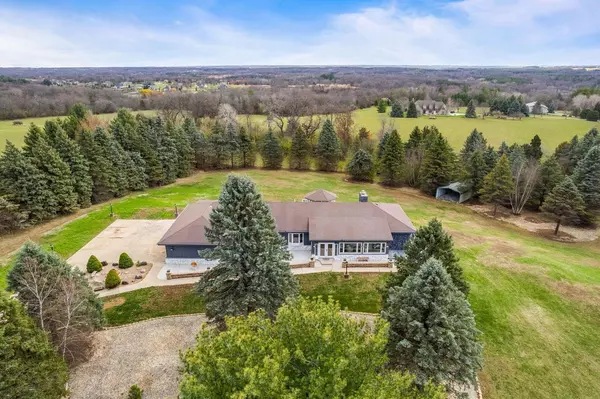 W337S9706 Red Brae DRIVE, Mukwonago, WI 53149