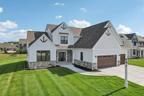 1607 White Deer TRAIL, Waukesha, WI 53189