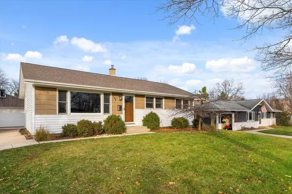 264 E James DRIVE, Port Washington, WI 53074