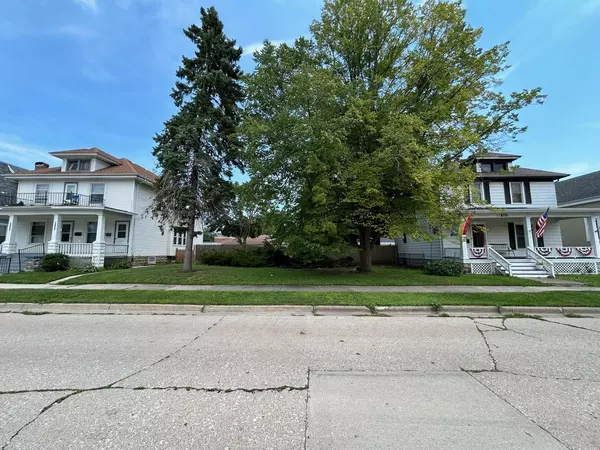 1029 GROVE AVENUE, Racine, WI 53405