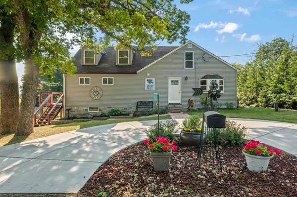 W302S10120 Lakeview DRIVE, Mukwonago, WI 53149