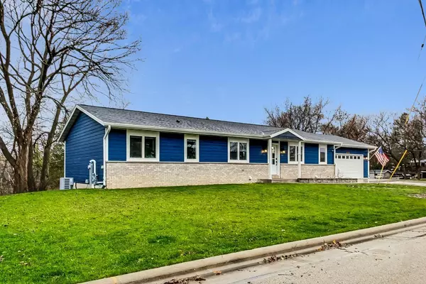 145 E Shore DRIVE, Random Lake, WI 53075