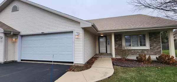 8587 S Cortland DRIVE, Oak Creek, WI 53154