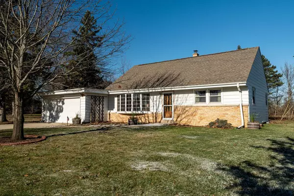 7826 Christy Circle DRIVE, Franksville, WI 53126