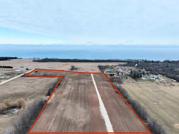 2101 LAKE SHORE ROAD, Grafton, WI 53024