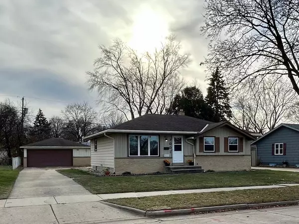 7001 W Clovernook STREET, Milwaukee, WI 53223