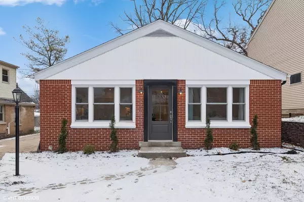 323 N 114th STREET, Wauwatosa, WI 53226