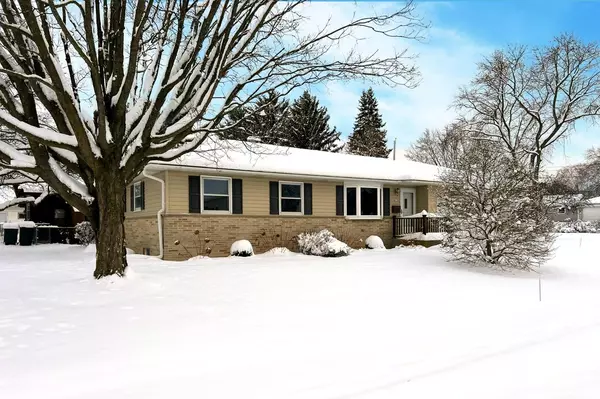 419 Locust DRIVE, West Bend, WI 53095