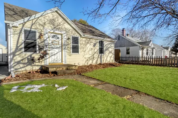 946 Adams STREET, Neenah, WI 54956