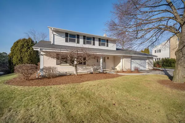 10405 Greenside COURT, Mequon, WI 53092