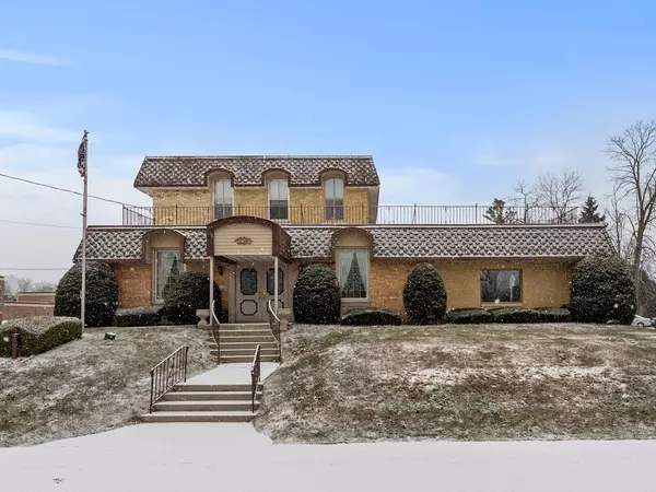 1122 S 8th STREET #1120, Manitowoc, WI 54220