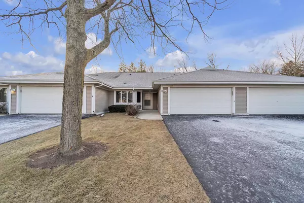 7417 W Mequon Square DRIVE, Mequon, WI 53092