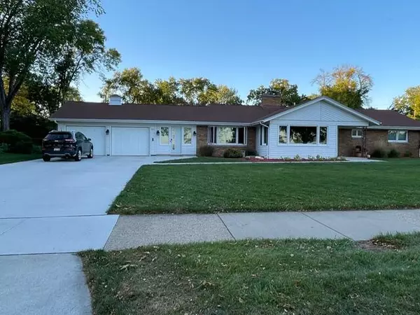 1810 Menominee DRIVE, Oshkosh, WI 54901