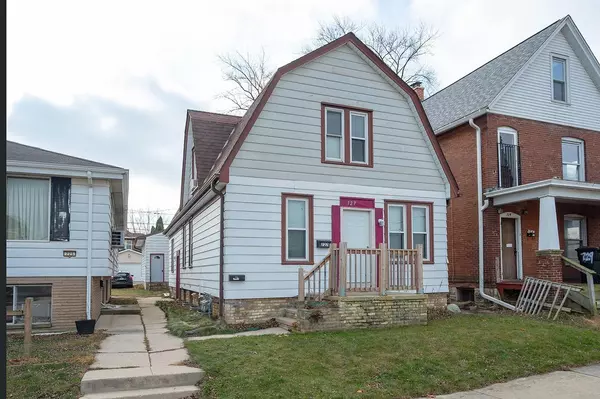 727 Montana AVENUE, South Milwaukee, WI 53172