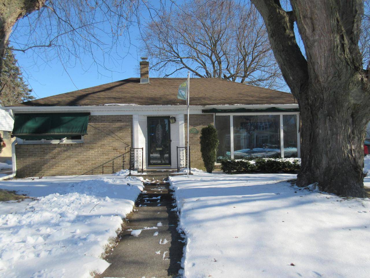 Racine, WI 53402,2823 N Main STREET