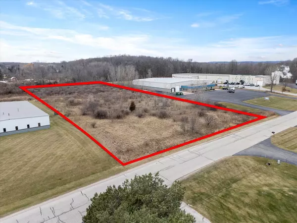 3050 HELSAN DRIVE, Richfield, WI 53076