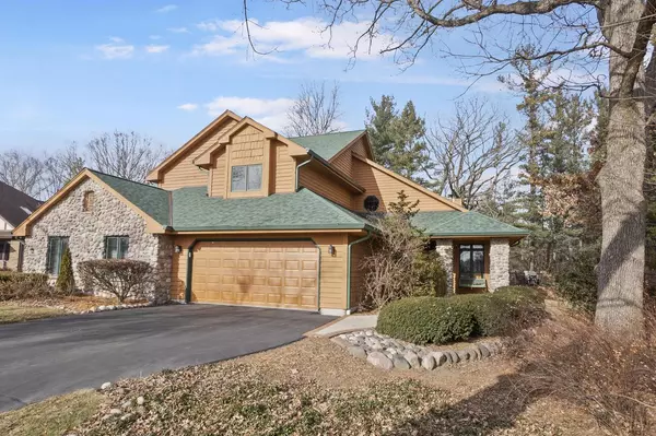 N49W16058 Lone Oak LANE, Menomonee Falls, WI 53051