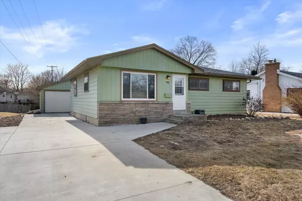 913 N Moreland BOULEVARD, Waukesha, WI 53188