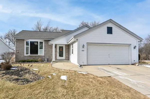 1816 Wexford LANE, Waukesha, WI 53186