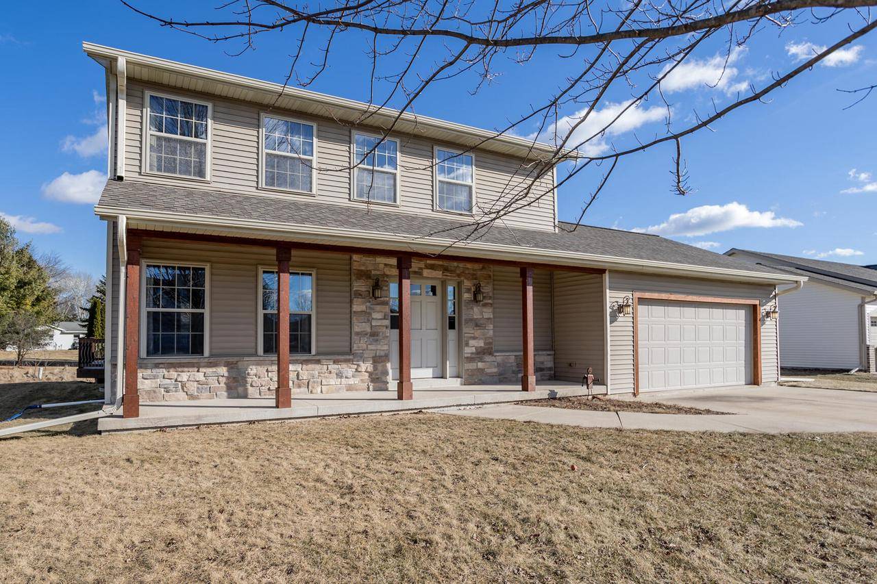 W208 Thompson CIRCLE, Oconomowoc, WI 53066