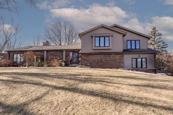 20725 Sundance DRIVE, Brookfield, WI 53045